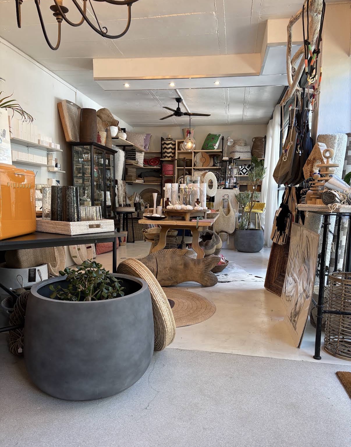 SHOP TEASER — ILBespoke interior, curated tableware on warm wood
